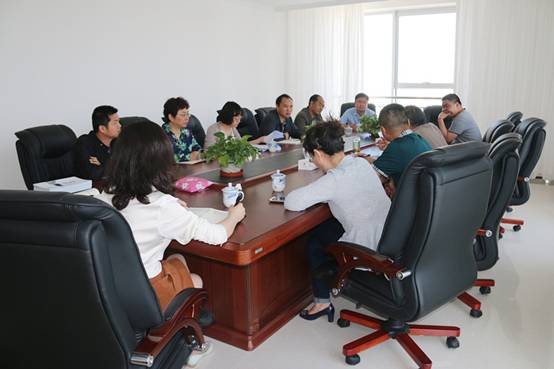 省商務(wù)廳副廳長朱小青協(xié)同西寧海關(guān)、省檢驗(yàn)檢疫局一行深入企業(yè)就保稅物流中心封關(guān)運(yùn)營